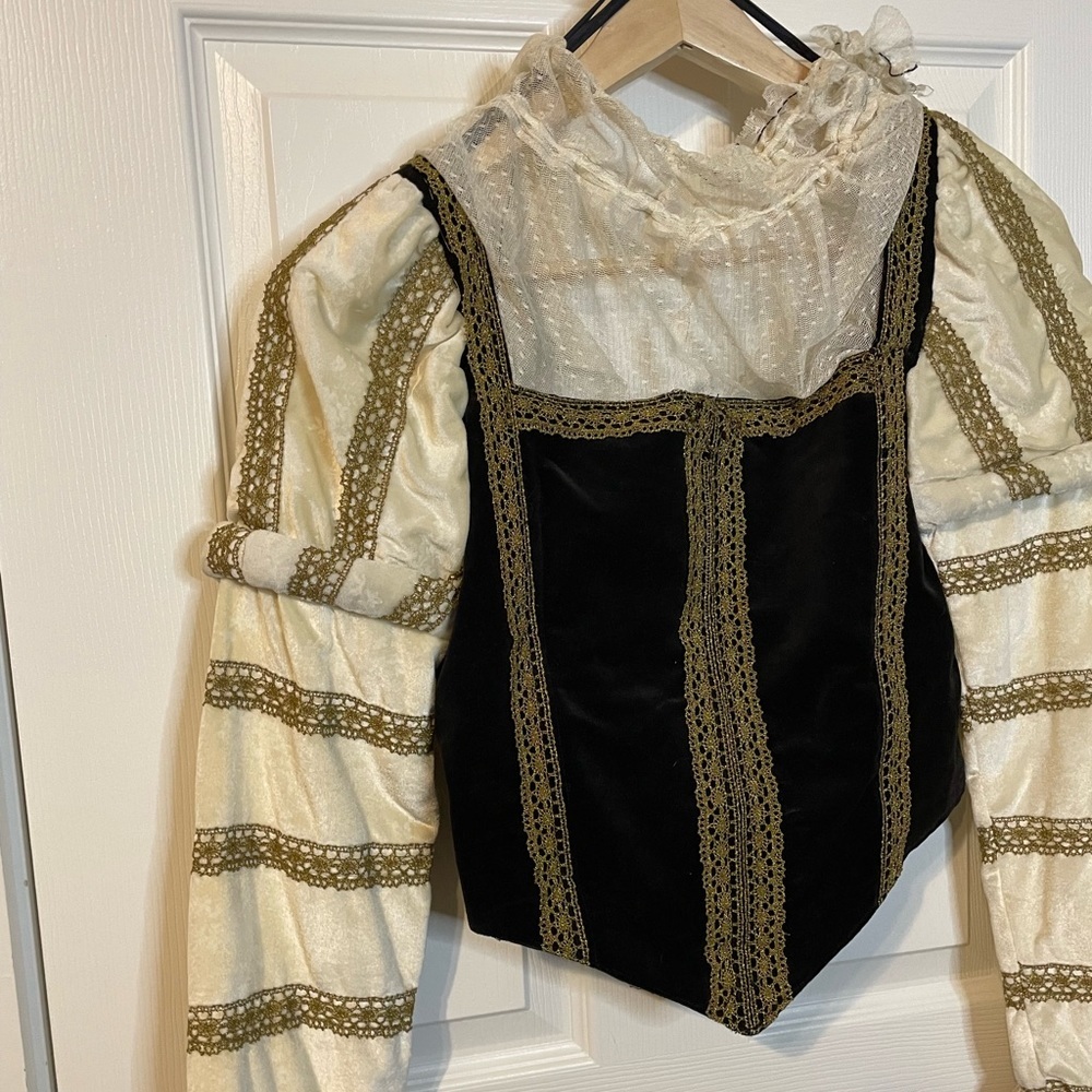 VTG medieval bodice / Shakespearean costume black velvet gold lace trim sz S (?) - Picture 2 of 16